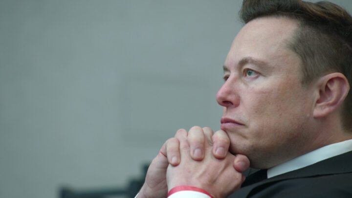 Musk ha completato l’acquisizione di Twitter e licenziato i vertici. “L’uccellino è libero”