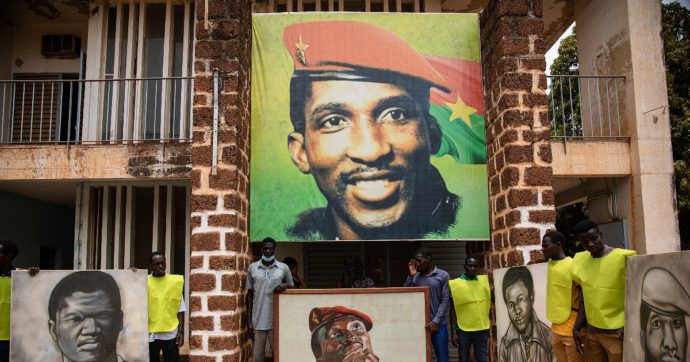 35 anni fa veniva ucciso Thomas Sankara, ‘Che Guevara d’Africa’ che si ribellò alla “dittatura finanziaria” delle ex potenze coloniali – Il Fatto Quotidiano
