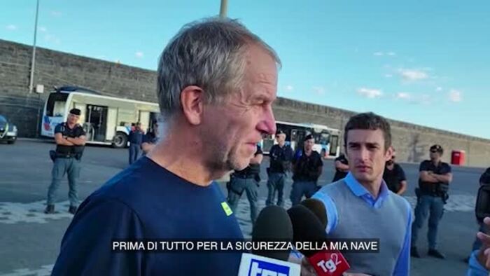 Sbarcano i fragili a Catania. Scontro sui migranti a bordo – Cronaca – ANSA