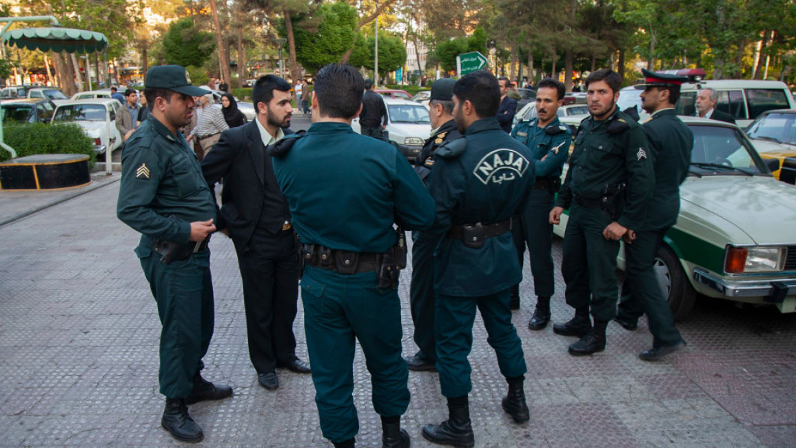 L’Iran colpito dalle proteste abolisce la polizia morale