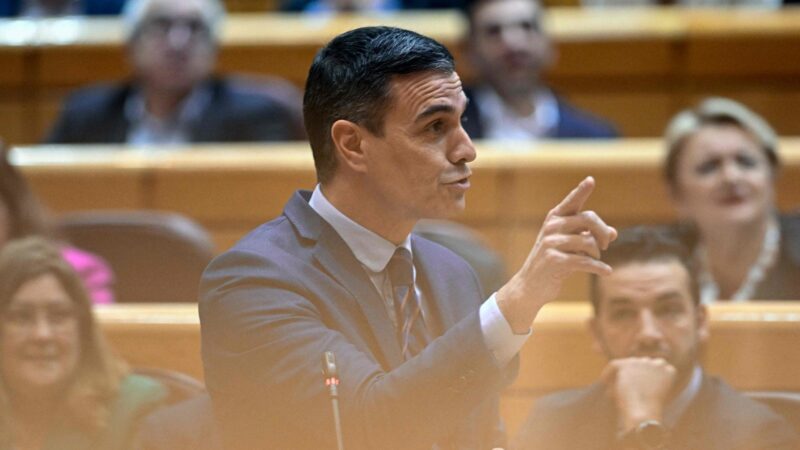 Spagna, la manovra “sociale” di Sánchez. Toglie a banche e ricchi per mettere su pensioni e reddito di cittadinanza