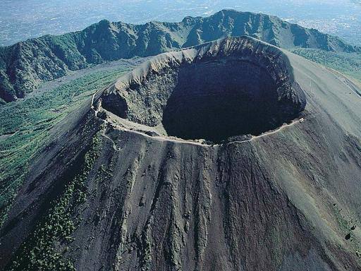 Il Vesuvio trema (scosse nell’epicentro del cratere): ecco cosa succede