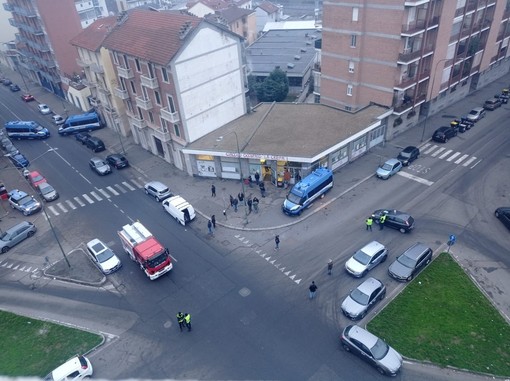 Colpo agli anarchici: in corso lo sgombero del circolo occupato La Crepa [FOTO] – Torino Oggi