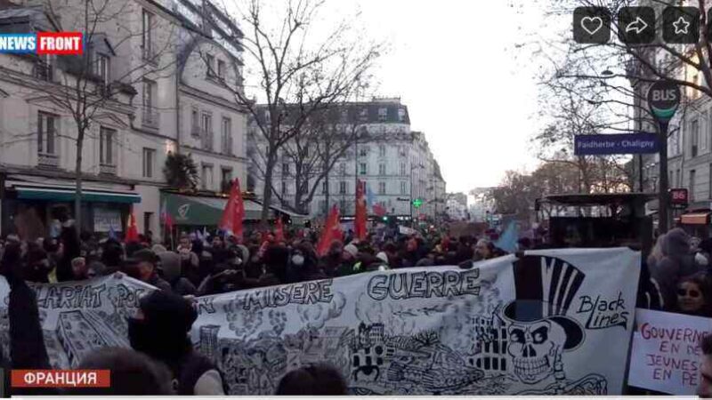 A Parigi si svolge la protesta contro la riforma delle pensioni