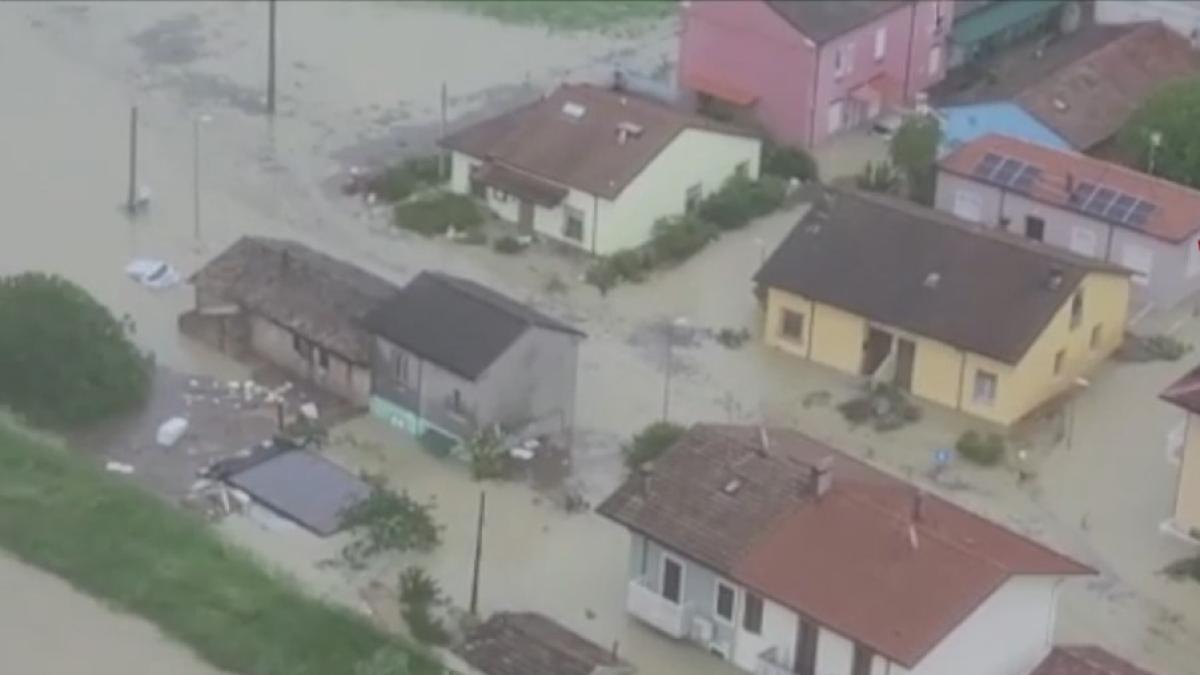 Maltempo in Emilia Romagna, i danni dell’alluvione in diretta: allerta rossa anche oggi. Trovati altri corpi: i morti salgono a 13