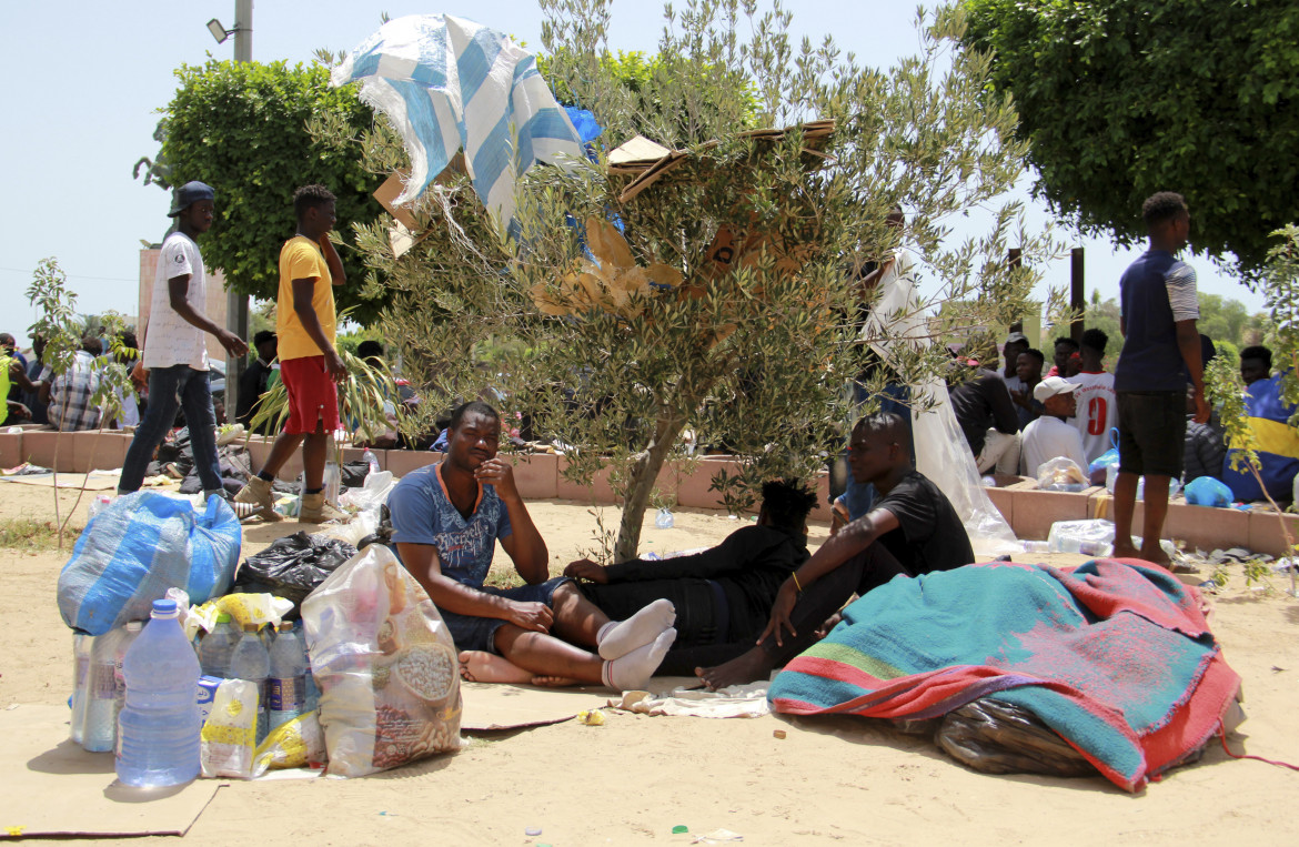 Tunisia, la svolta xenofoba. Dal modello solidale ai pogrom contro i  migranti | il manifesto