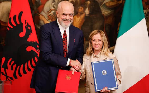Migranti, l’Alta Corte dell’Albania sospende la ratifica dell’accordo con l’Italia