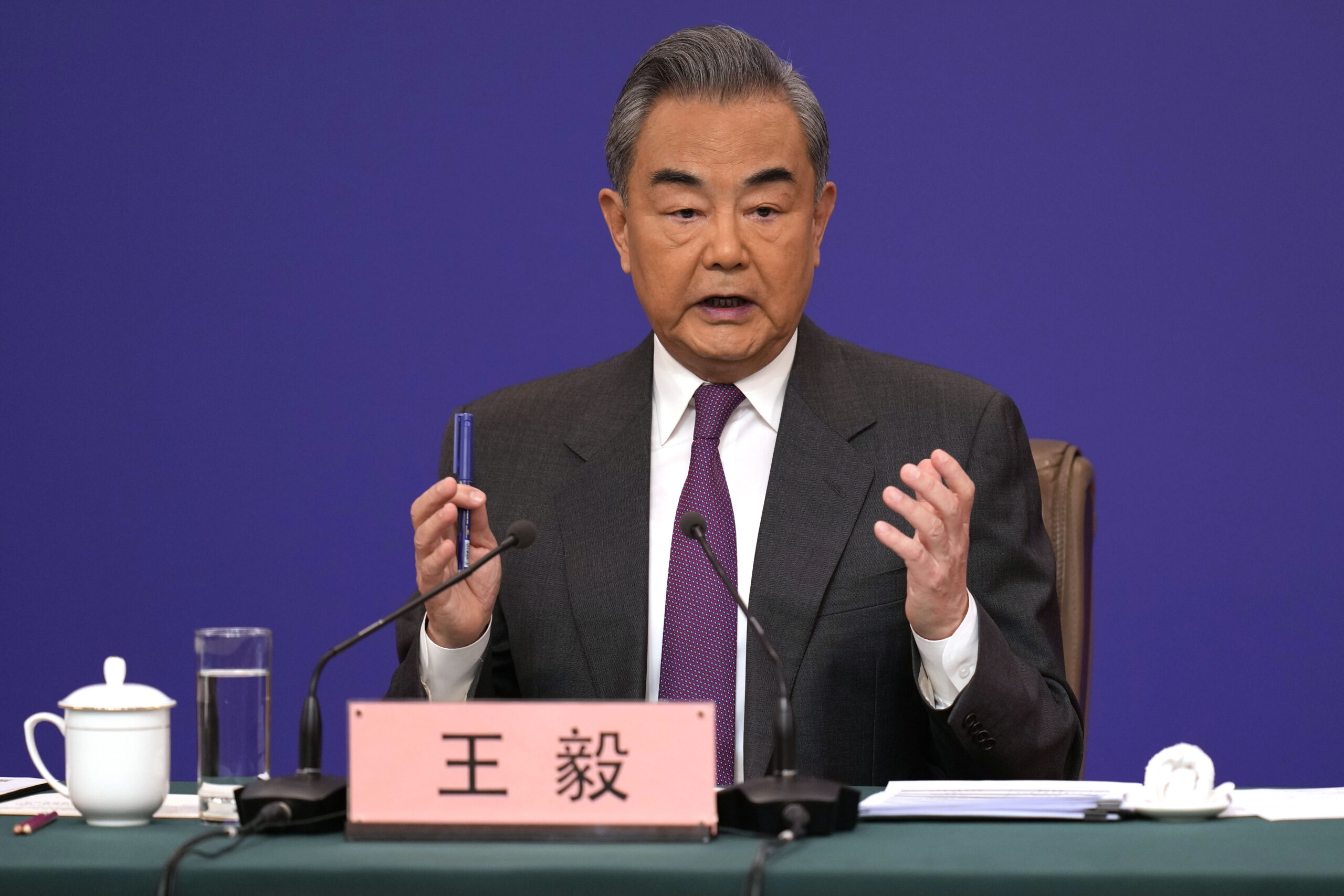 Il ministro Wang Yi insiste che la Cina sia una “forza di pace” e difende i legami con la Russia |  Al Jazeera