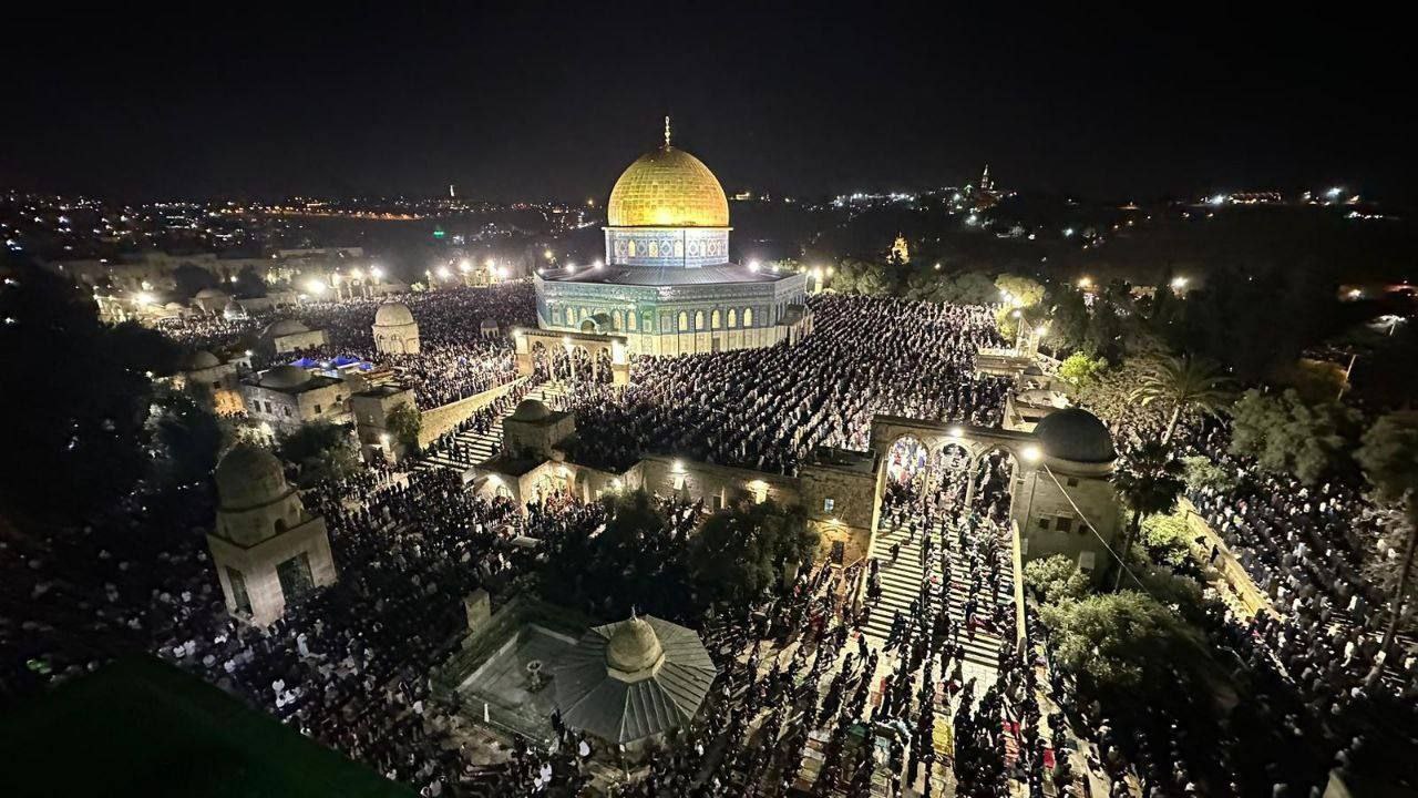 Un oceano di fedeli a Gerusalemme per la preghiera dell’ultimo  giorno del Ramadan